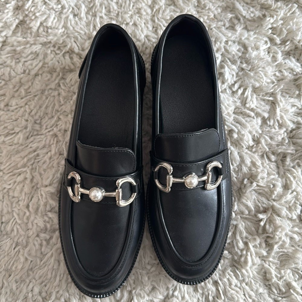 Brand new loafers size 8 black pearl